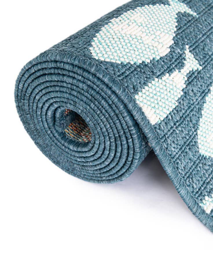 Detail image of 2' x 3' Easy-Clean Coastal Indoor / Outdoor Oval Rug