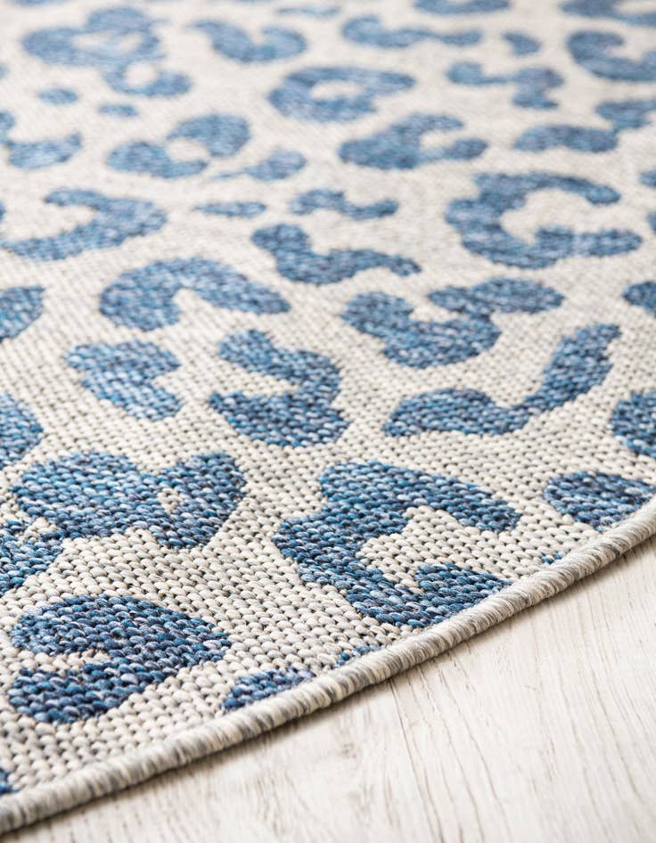 Detail image of 7' 10 x 10'  Washable Safari Indoor / Outdoor Oval Rug