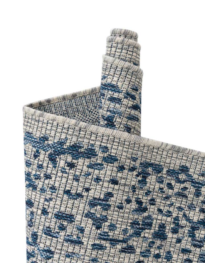 3' x 5' 3 Easy-Clean Traditional Indoor / Outdoor Oval Rug