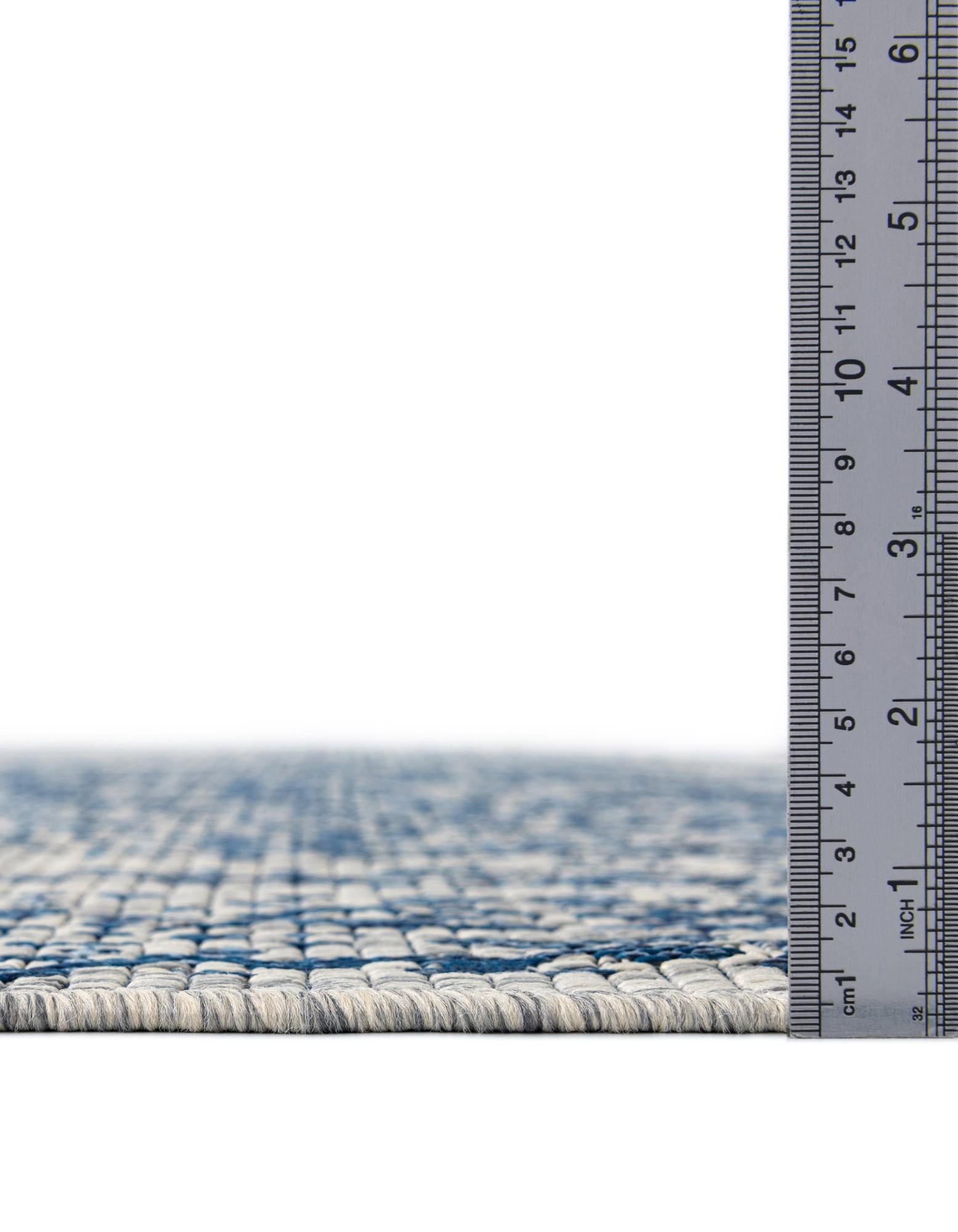 5' 3 x 8' Easy-Clean Traditional Indoor / Outdoor Oval Rug