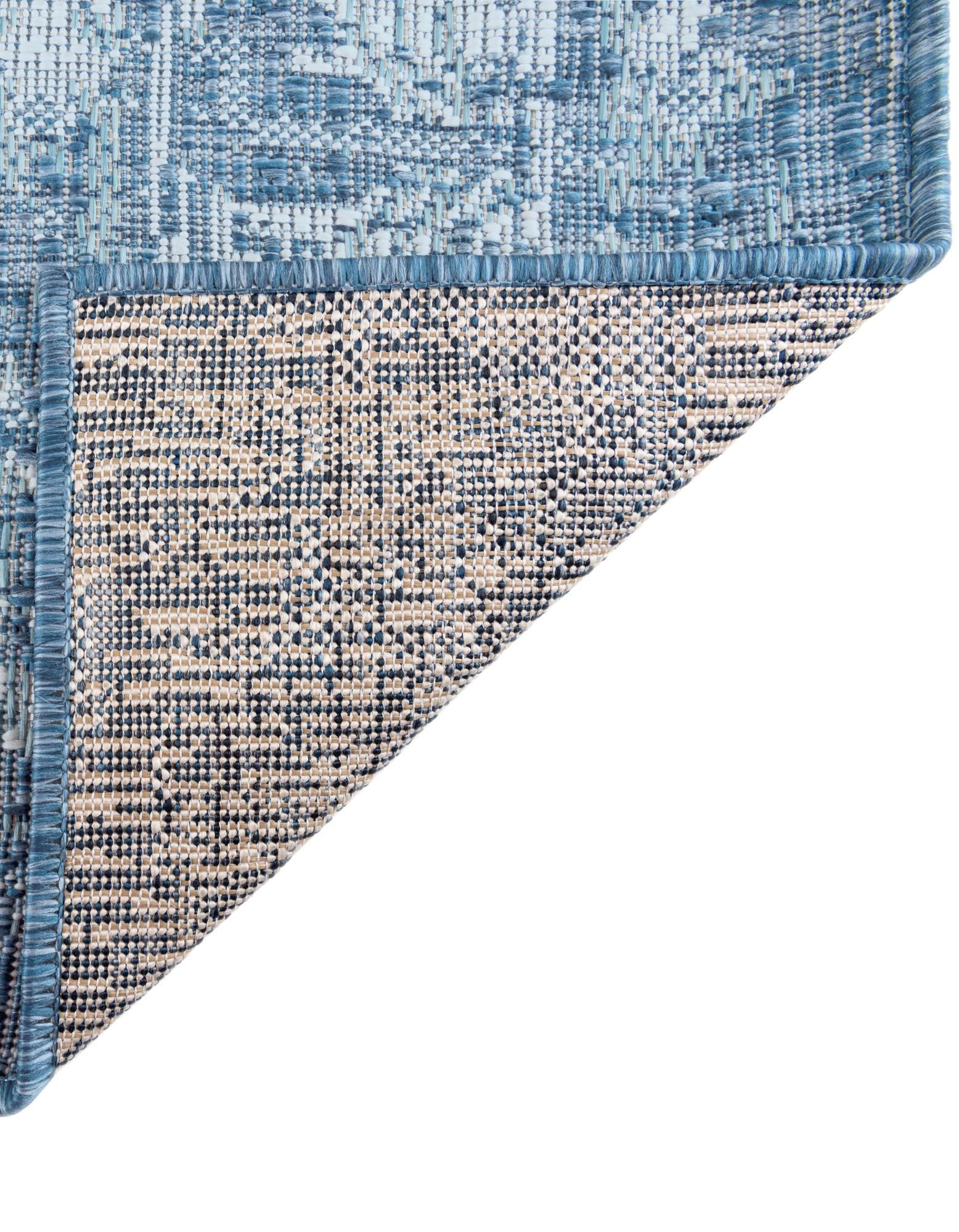 5' 3 x 8' Easy-Clean Traditional Indoor / Outdoor Oval Rug