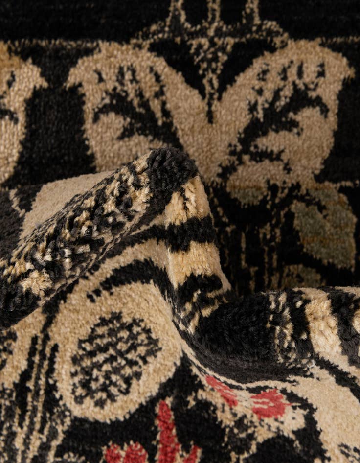 Detail image of 2' x 3' Alexis Rug