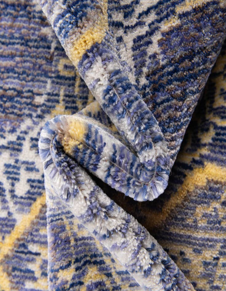 Detail image of 2' x 3' Alexis Rug