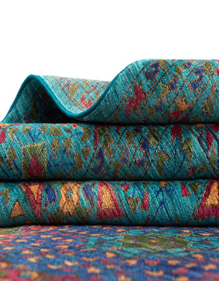 Detail image of 6' 10 x 10' Amina Wool Rug