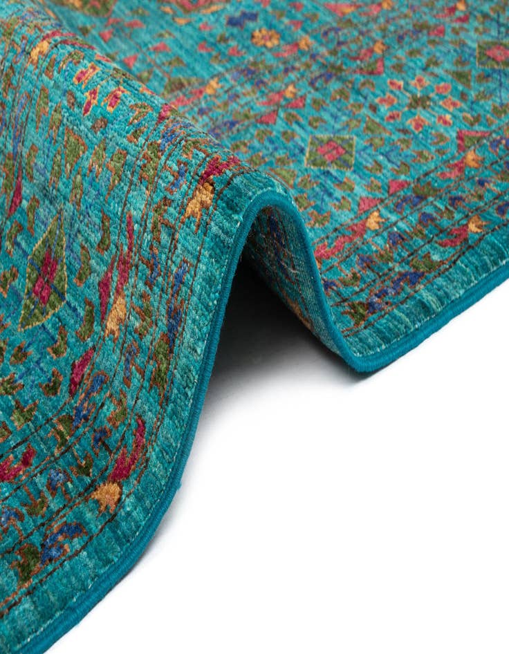 Detail image of 6' 10 x 10' Amina Wool Rug