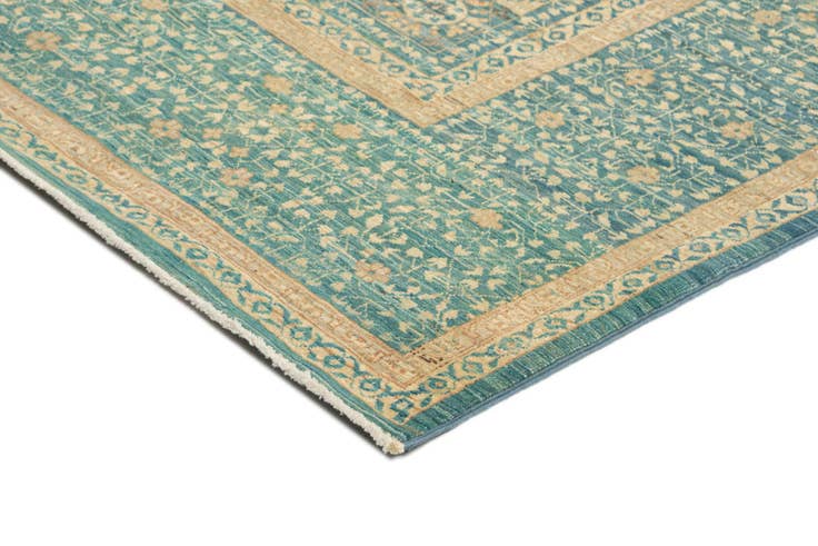 Detail image of 8' 2 x 10' 2 Amina Rug