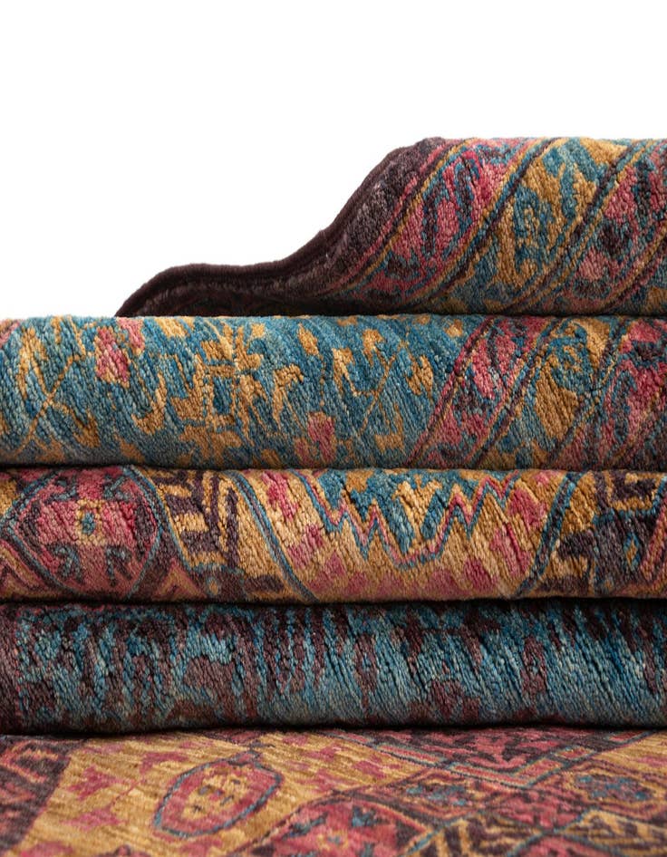 Detail image of 8' 2 x 9' 9 Amina Rug