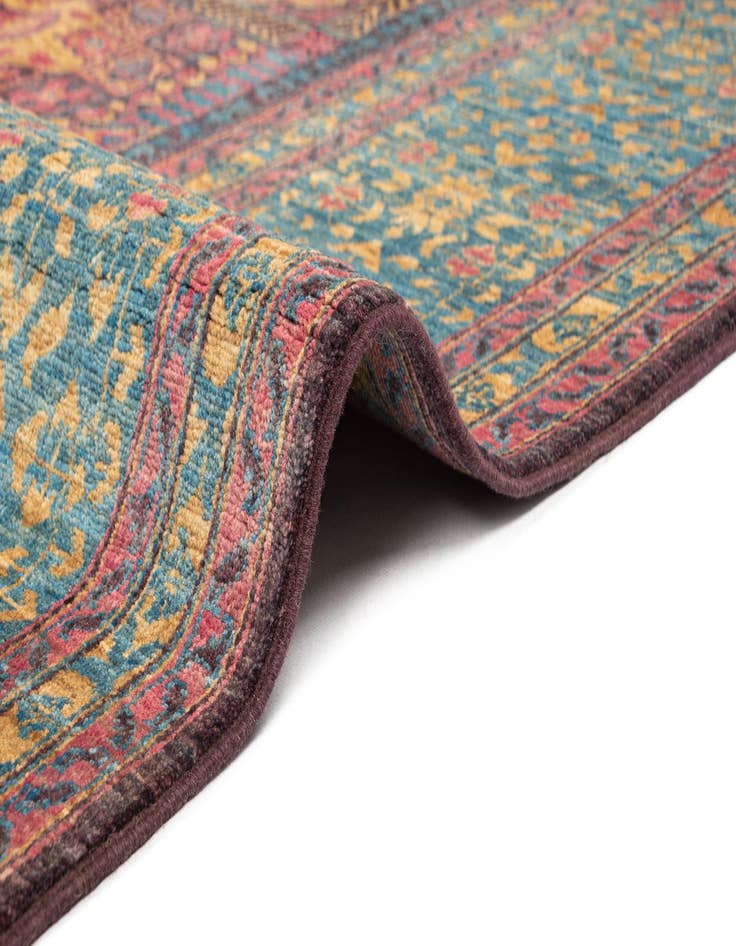 Detail image of 8' 2 x 9' 9 Amina Rug