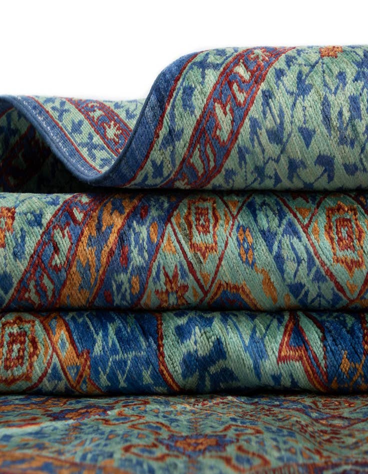 Detail image of 5' 1 x 6' 4 Amina Rug