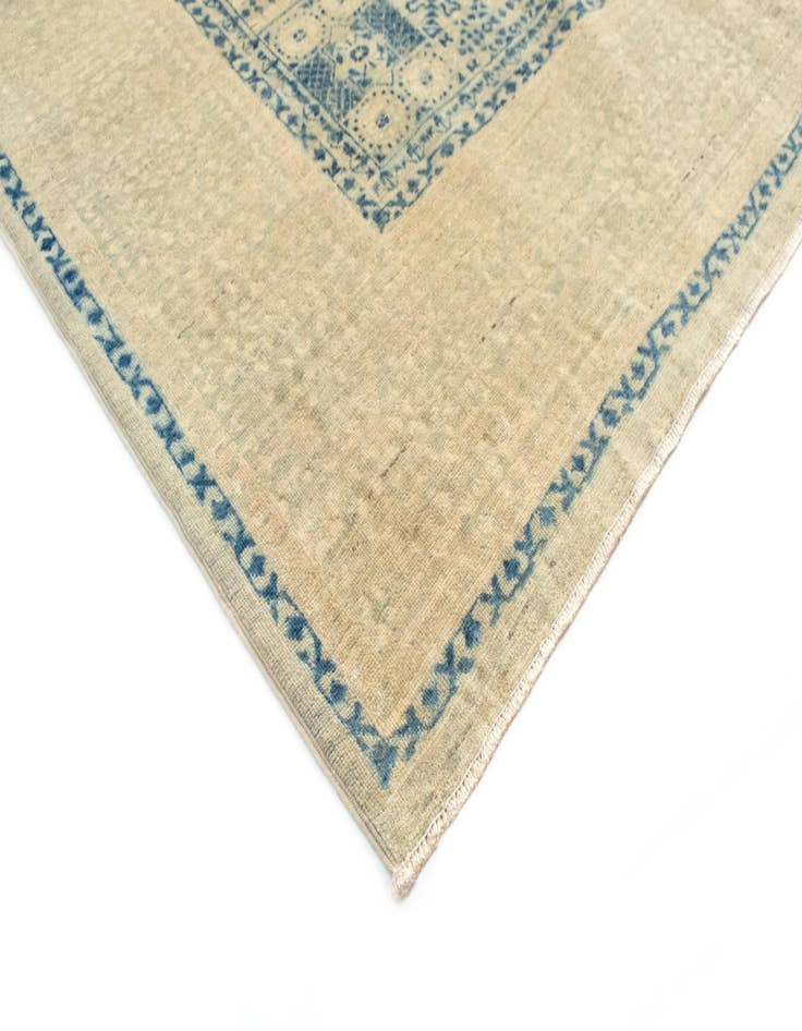 Detail image of 5' 9 x 7' 7 Amina Wool Rug