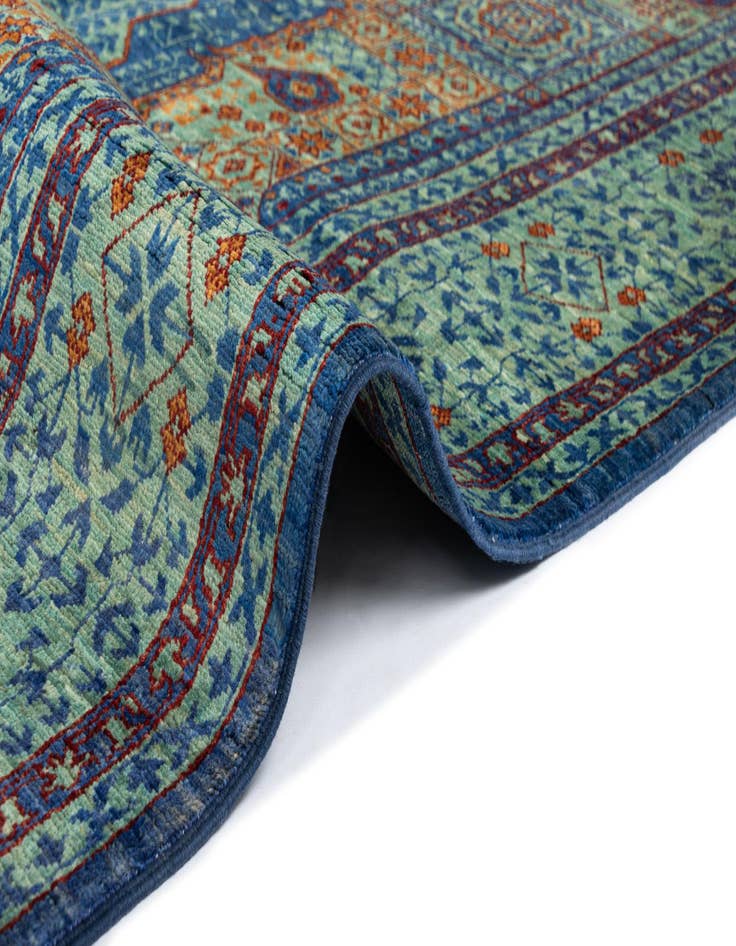 Detail image of 5' 10 x 7' 9 Amina Rug