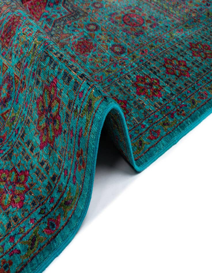 Detail image of 5' 9 x 7' 9 Amina Rug