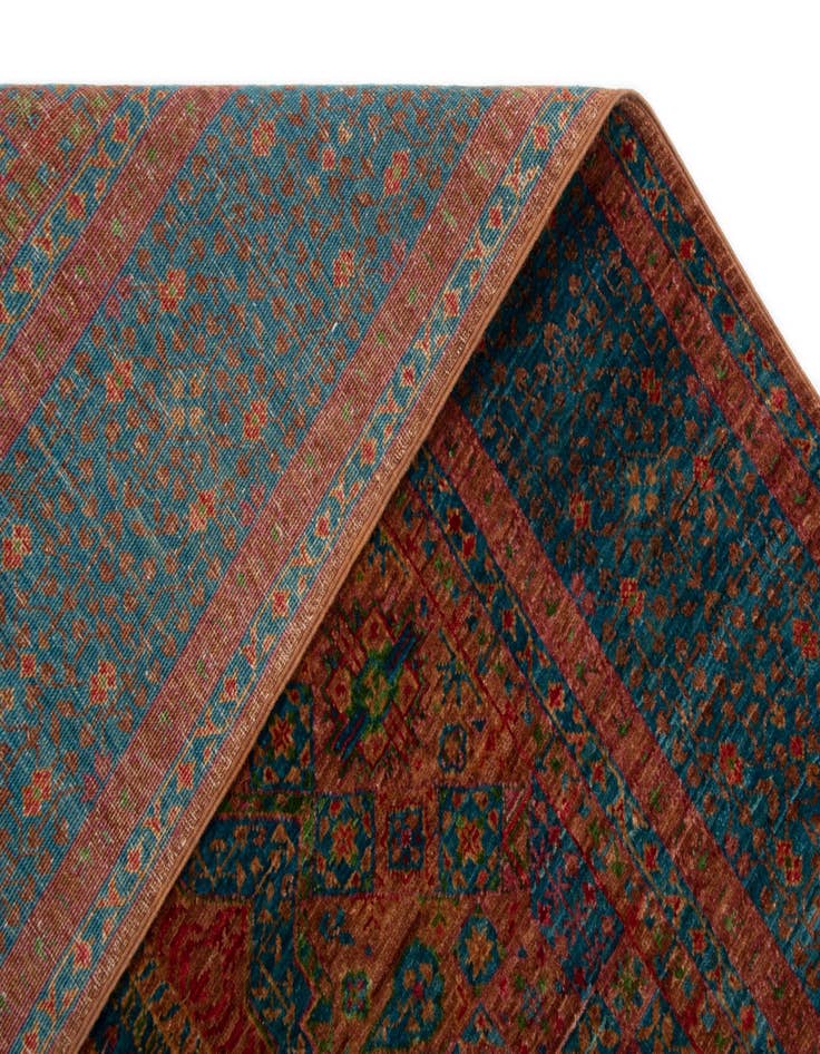 Detail image of 4' 11 x 6' 5 Amina Rug