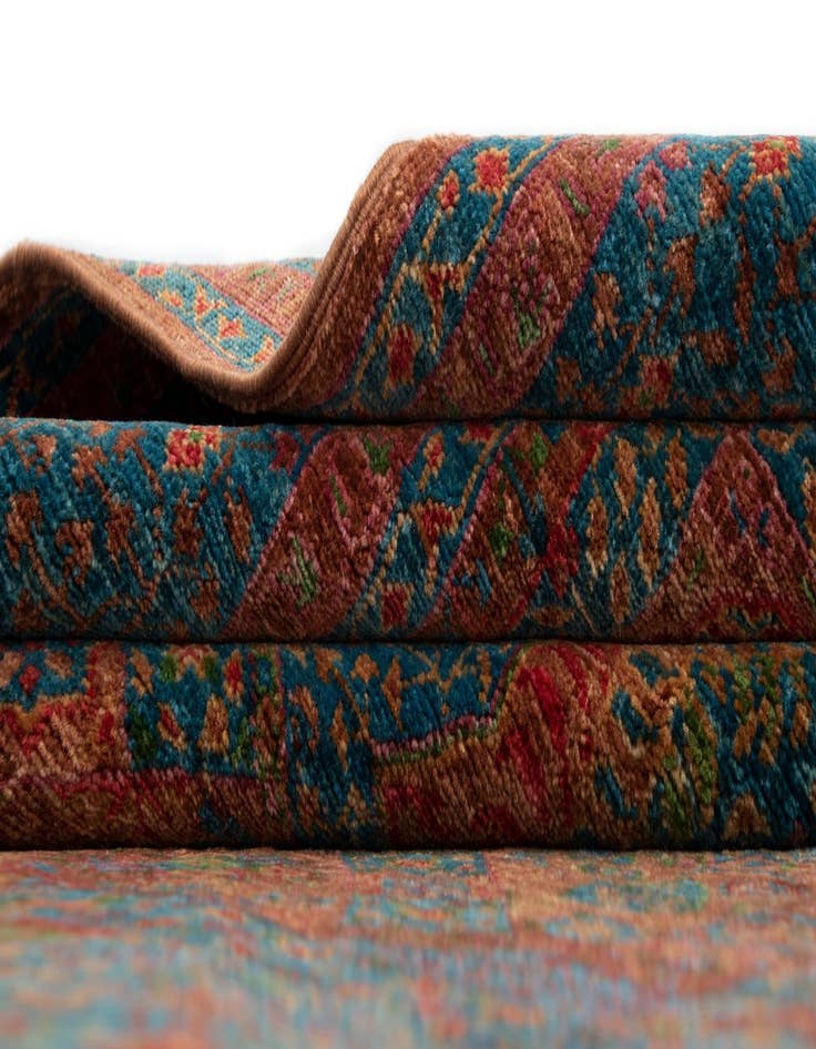 Detail image of 4' 11 x 6' 5 Amina Rug