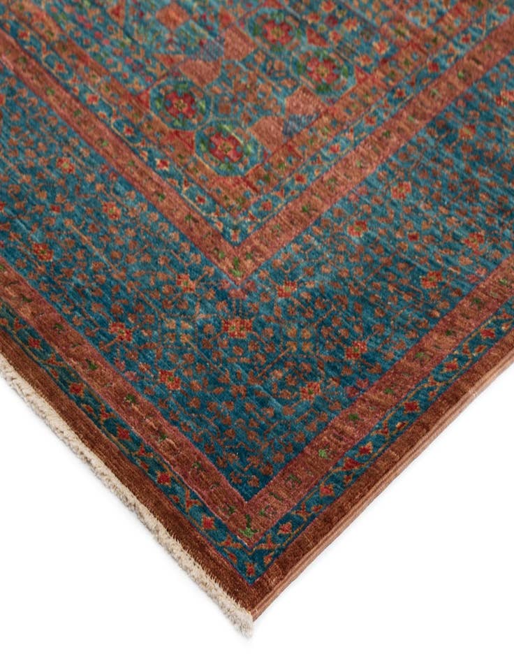 Detail image of 4' 11 x 6' 5 Amina Rug