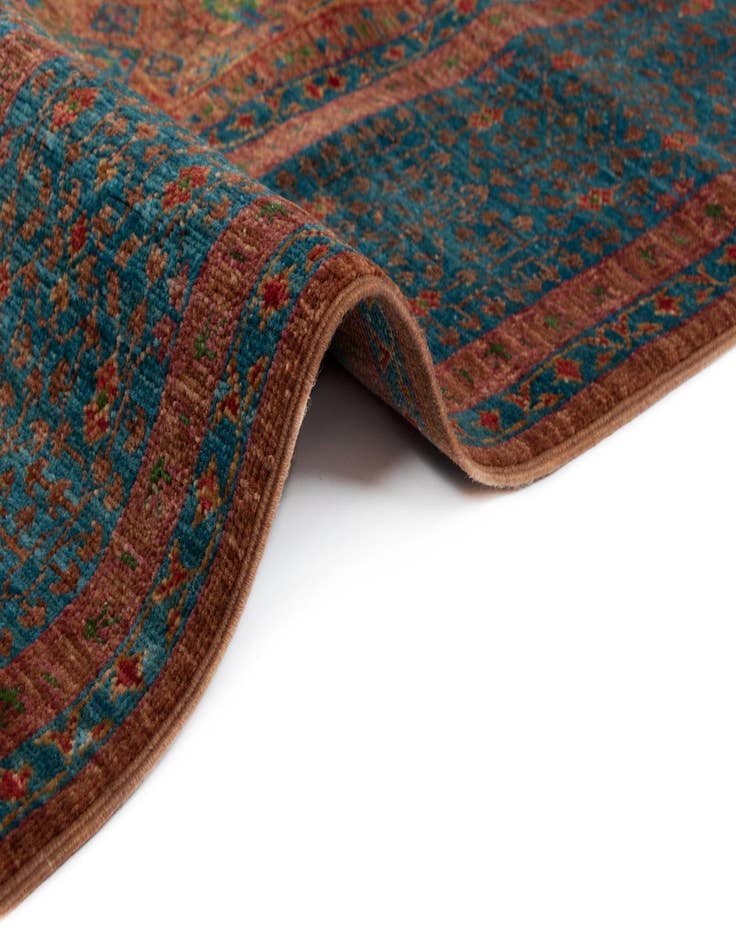 Detail image of 4' 11 x 6' 5 Amina Rug