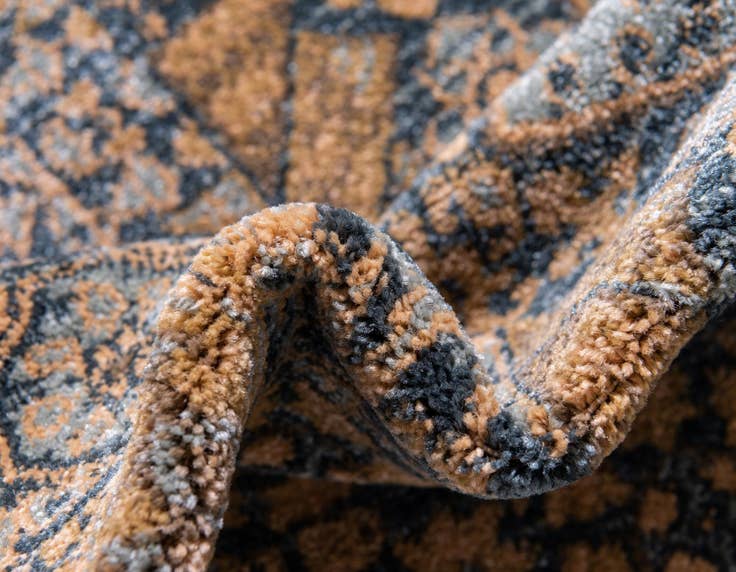 Detail image of 6' x 9' Amina Rug