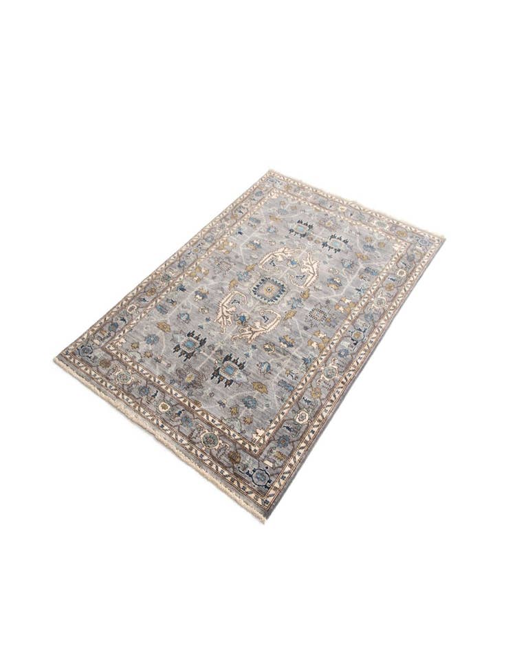 Detail image of 4' 1 x 5' 11 Ariana Wool Rug