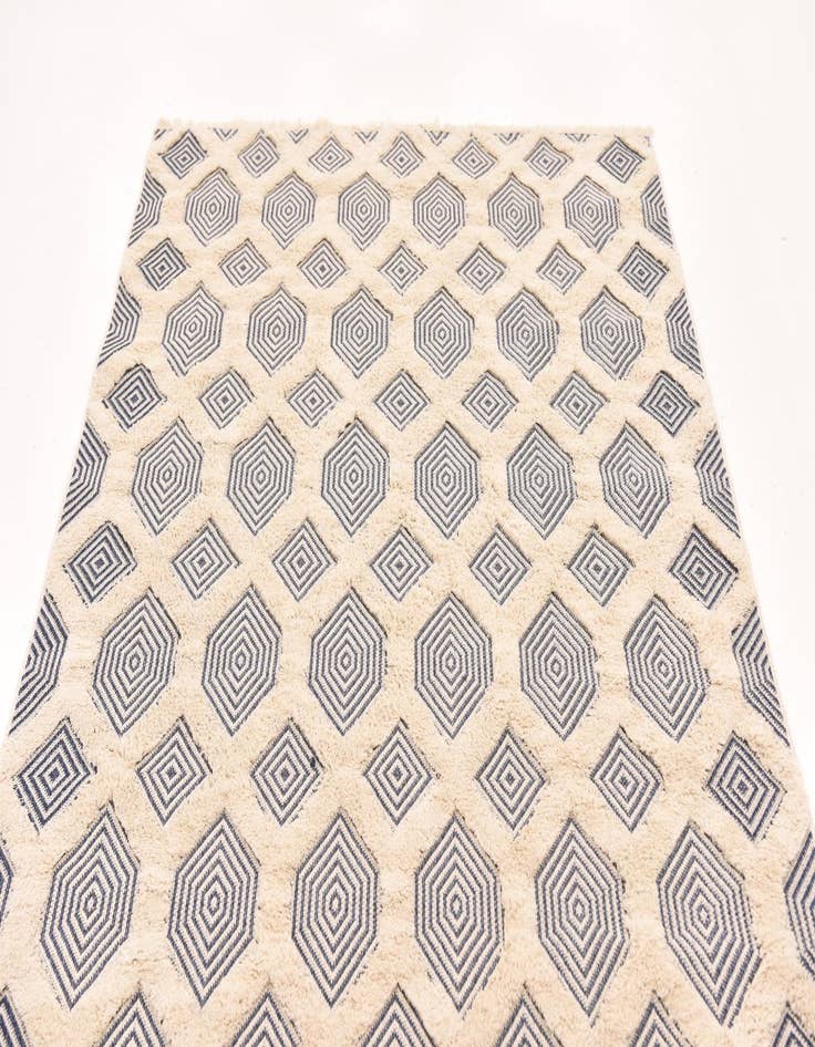 Detail image of 4' 9 x 7' 7 Arizona Rug