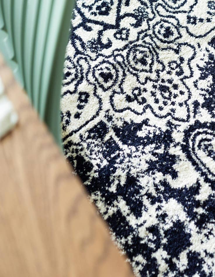 Detail image of 10' x 14' Arlington Rug