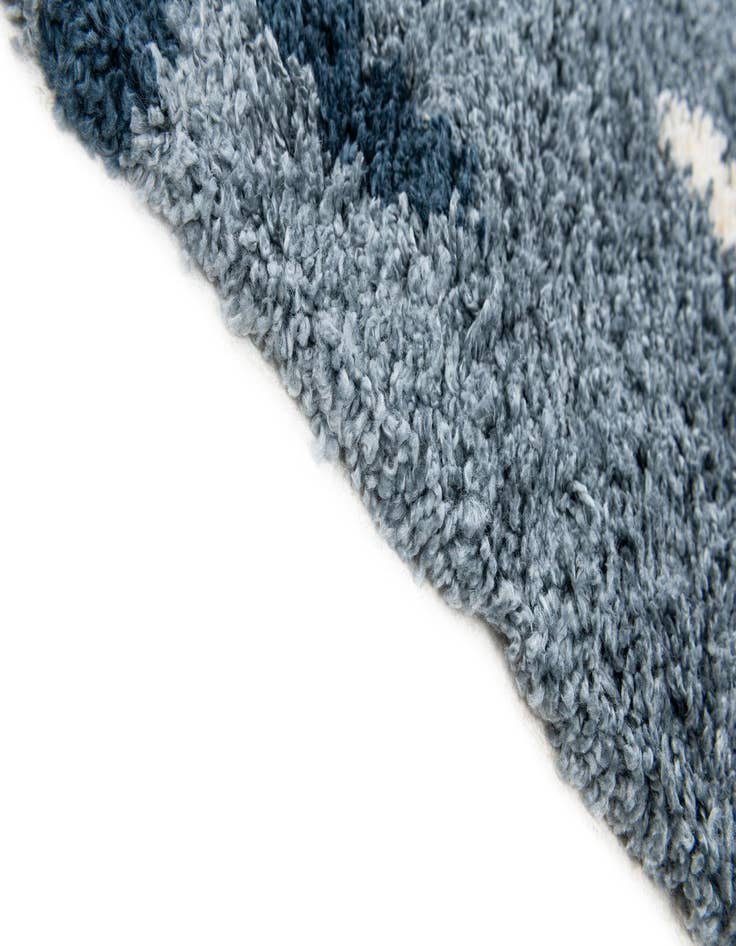 Detail image of 5' 4 x 7' 7 Athena Shag Rug