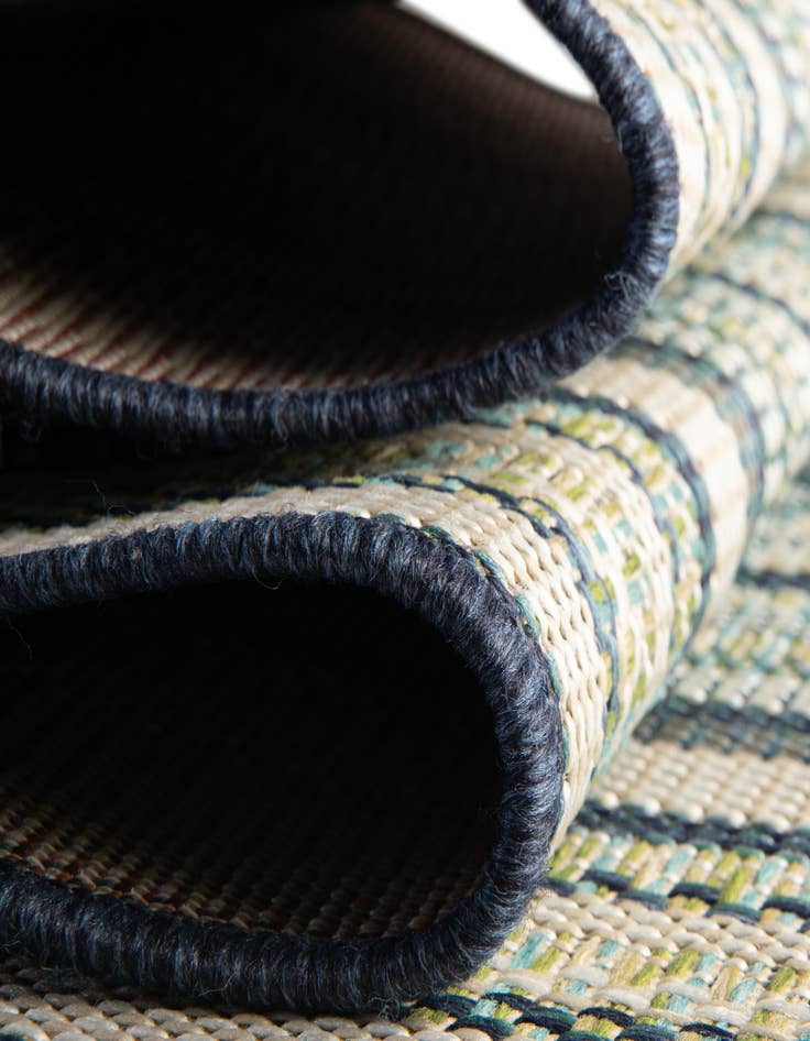 Detail image of 7' 10 x 10' Easy-Clean Baja Indoor / Outdoor Rug