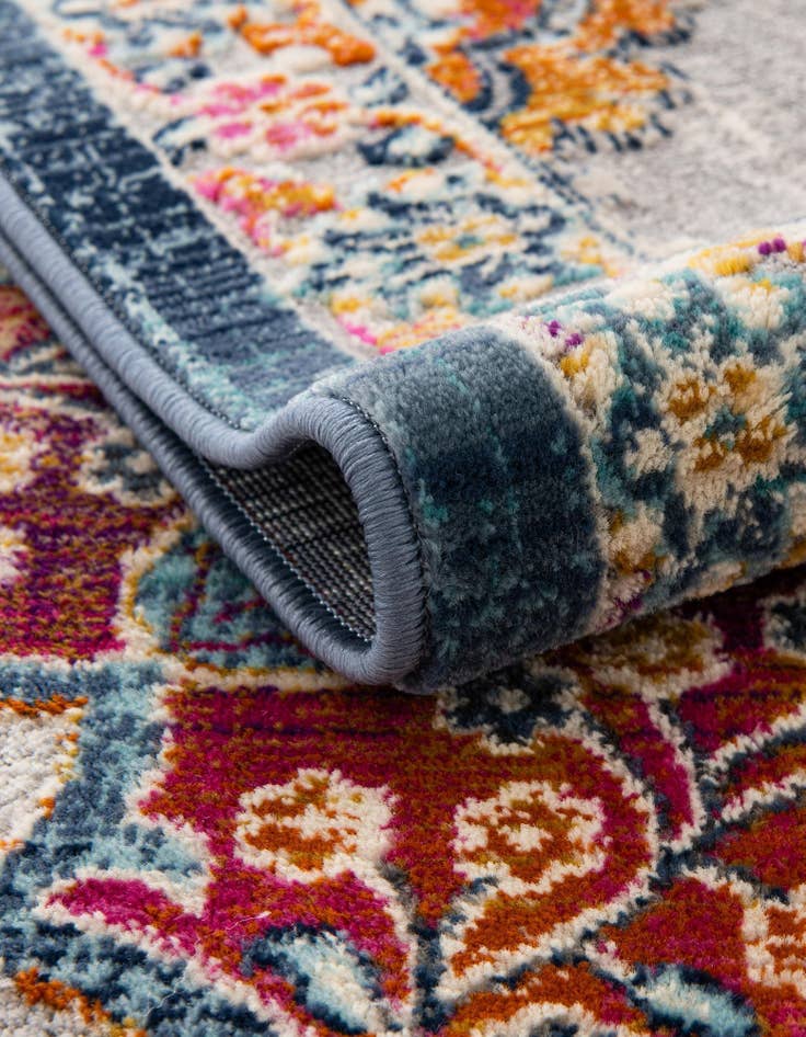 Detail image of 5' x 7' 10 Budapest Rug