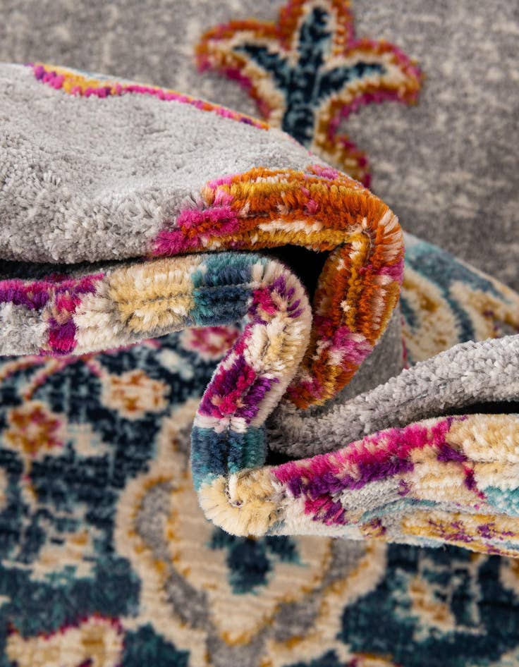 Detail image of 5' x 7' 10 Budapest Rug