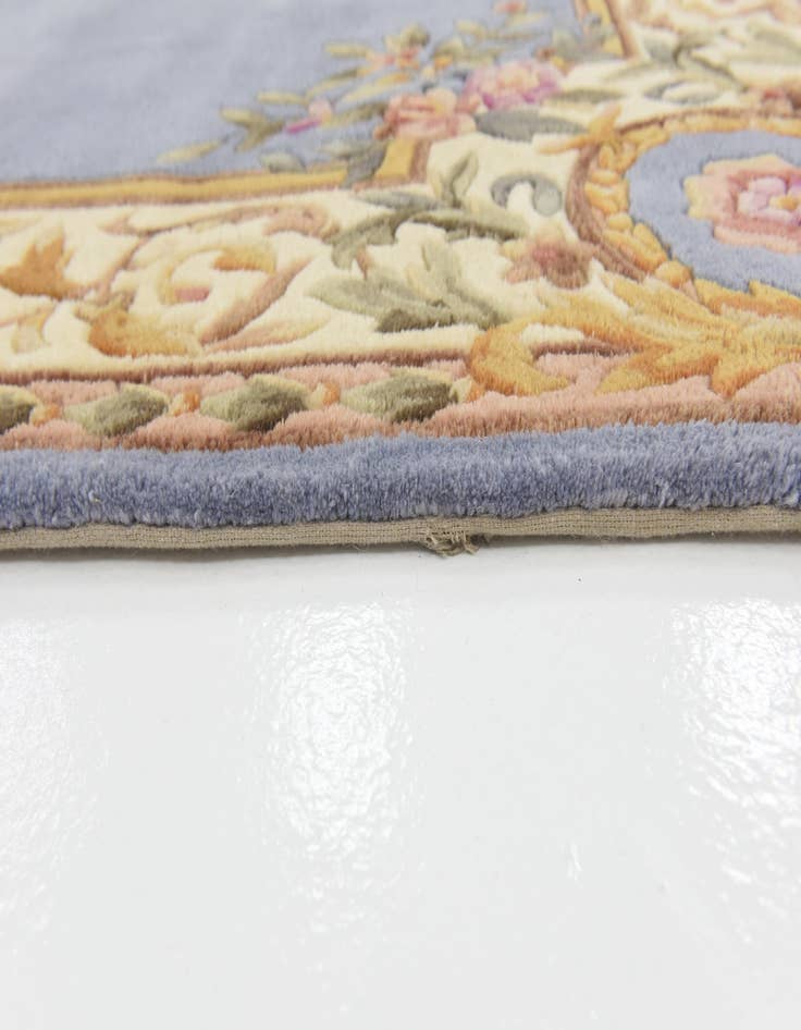 Detail image of 5' x 8' Chateau Rug