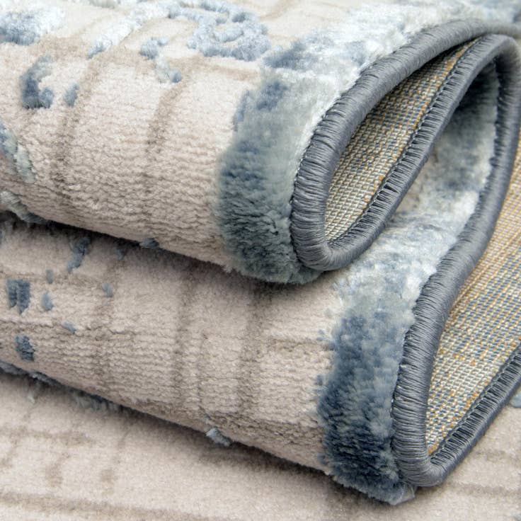 Detail image of 2' 2 x 3' Chesterfield Rug