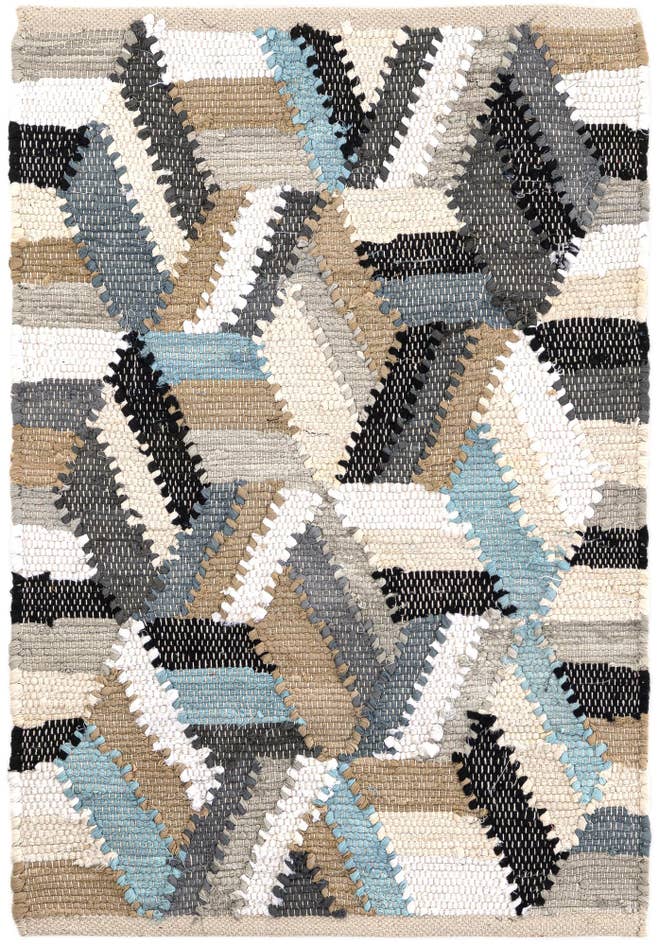 Detail image of 2' x 3' 1 Hand Braided Chindi Cotton Rug