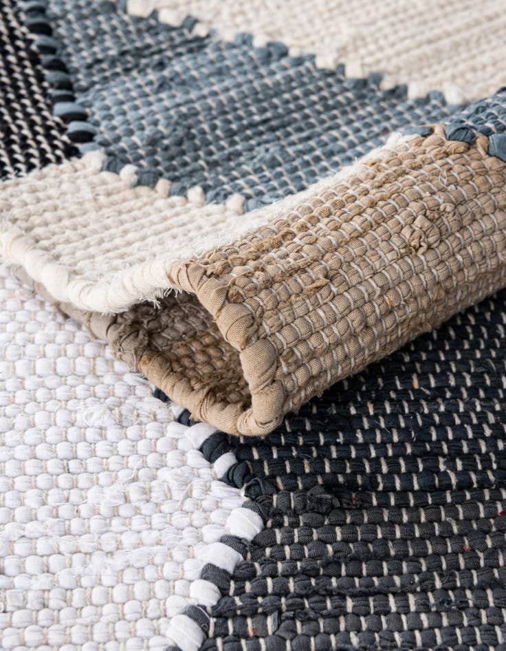 Detail image of 2' x 3' 1 Hand Braided Chindi Cotton Rug