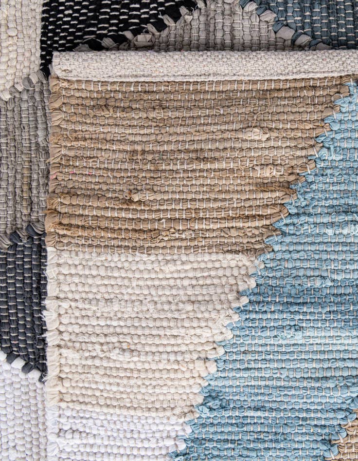 Detail image of 2' x 3' 1 Hand Braided Chindi Cotton Rug