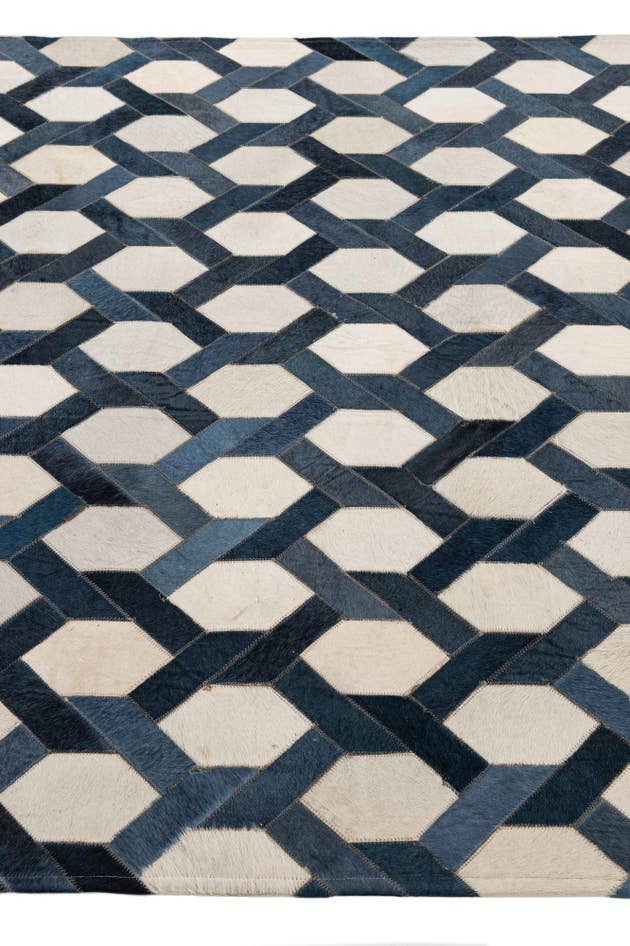 Detail image of 5' x 7' 11 Cowhide - Patchwork Rug