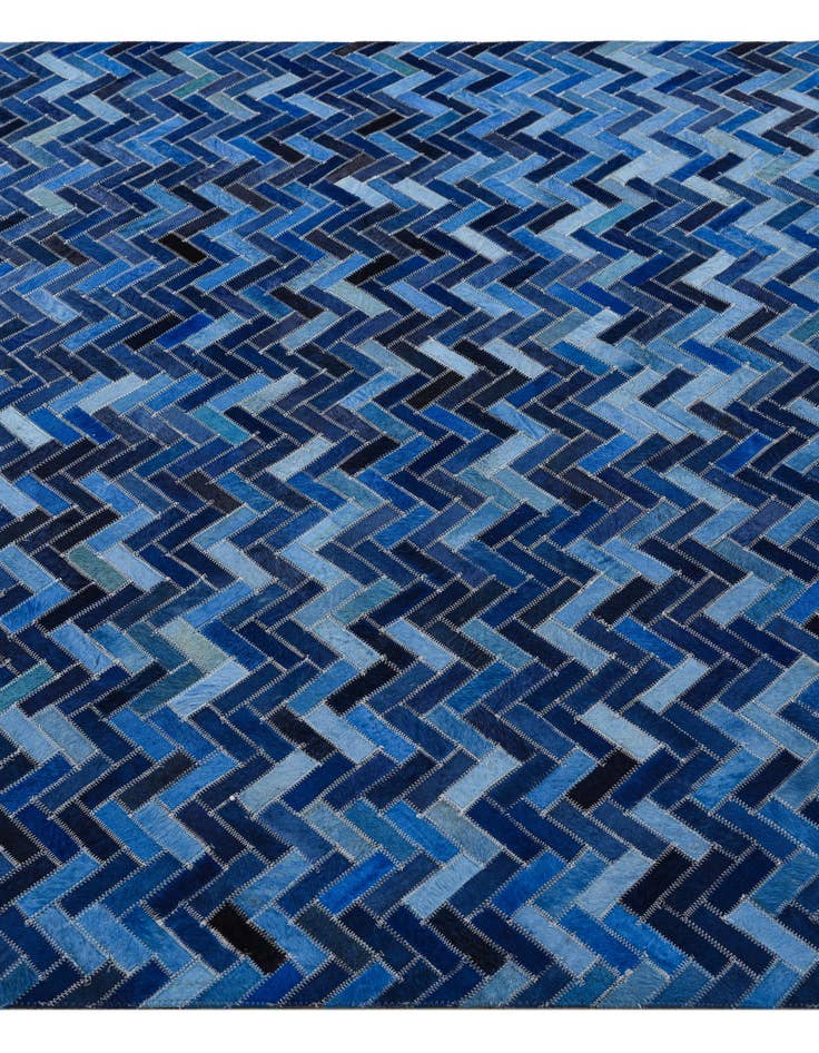 Detail image of 4' 10 x 7' 9 Cowhide Rug