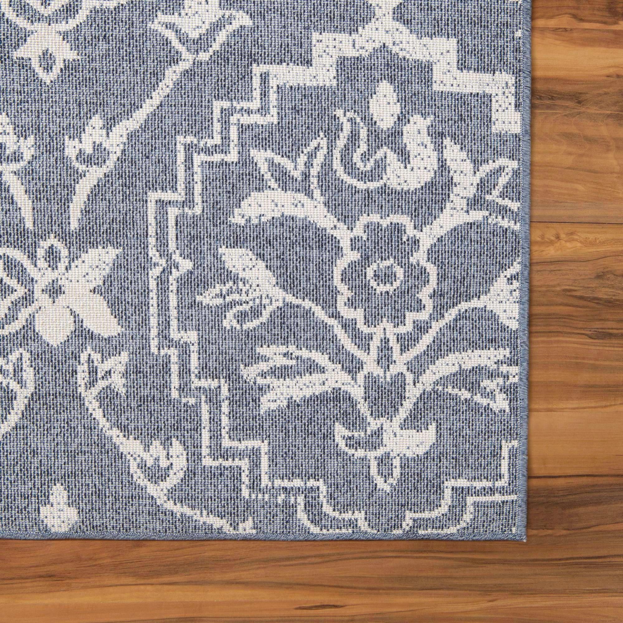 7' x 10' Damask Rug
