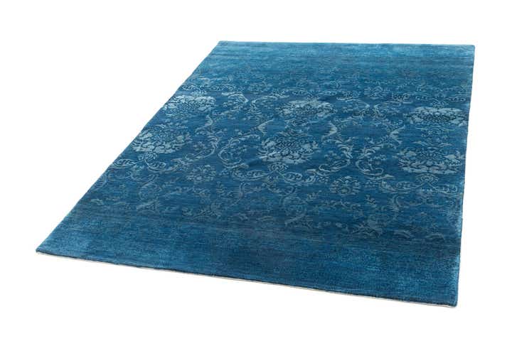 4' 11 x 6' 6 Damask with Silk Rug
