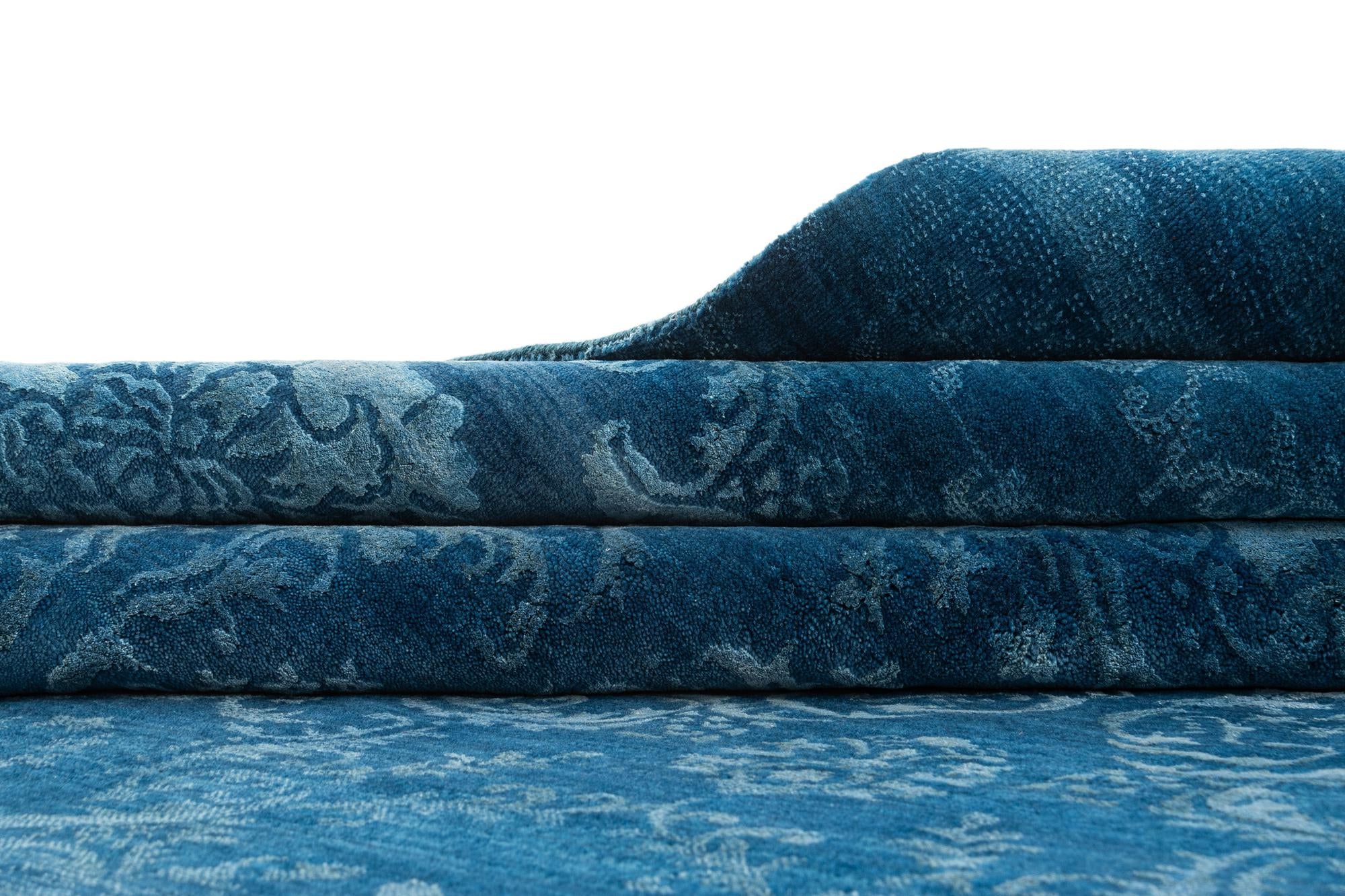 4' 11 x 6' 6 Damask with Silk Rug