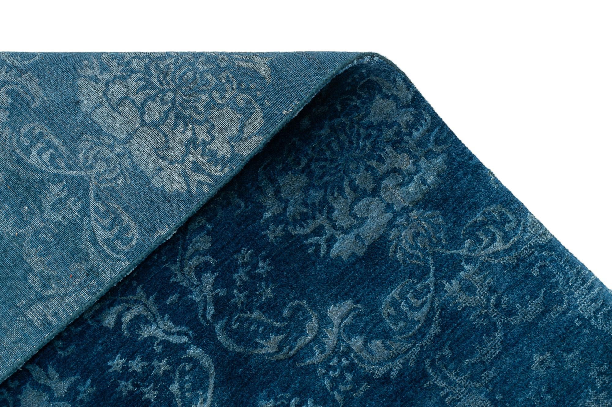 4' 11 x 6' 6 Damask with Silk Rug