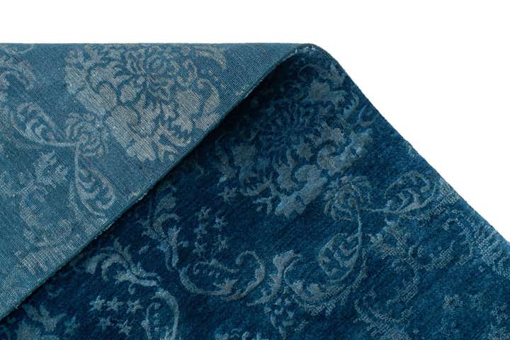 4' 11 x 6' 6 Damask with Silk Rug