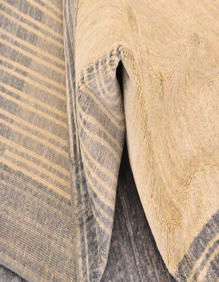 Detail image of 5' 9 x 7' 9  Hand Knotted Darya Wool Rug