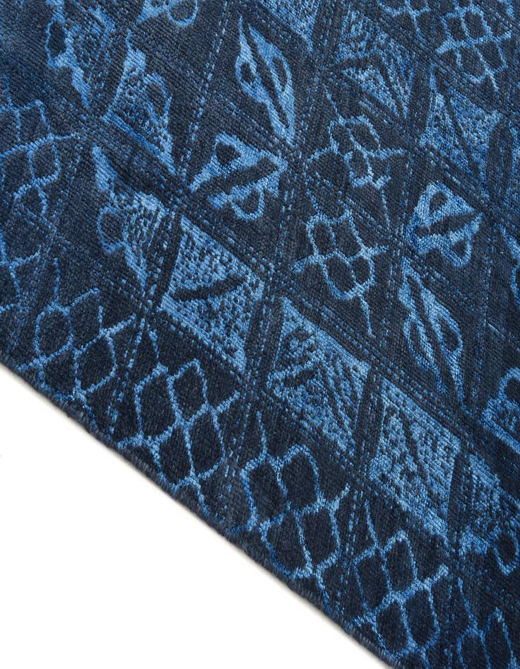 Detail image of 8' x 10'  Hand Knotted Darya Rug