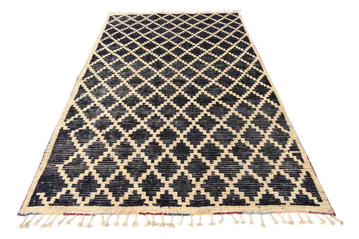 Detail image of 5' 10 x 9' 7 Hand Knotted Darya Wool Rug