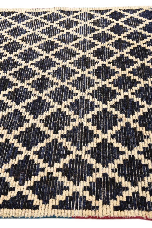 Detail image of 5' 10 x 9' 7 Hand Knotted Darya Wool Rug