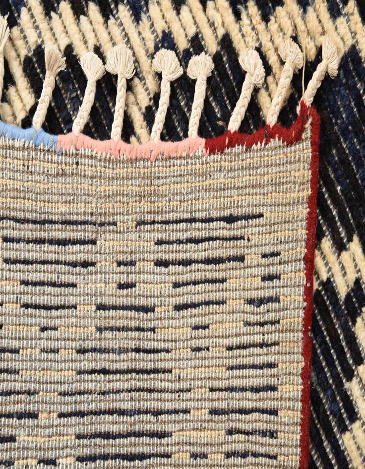 Detail image of 5' 10 x 9' 7  Hand Knotted Darya Wool Rug