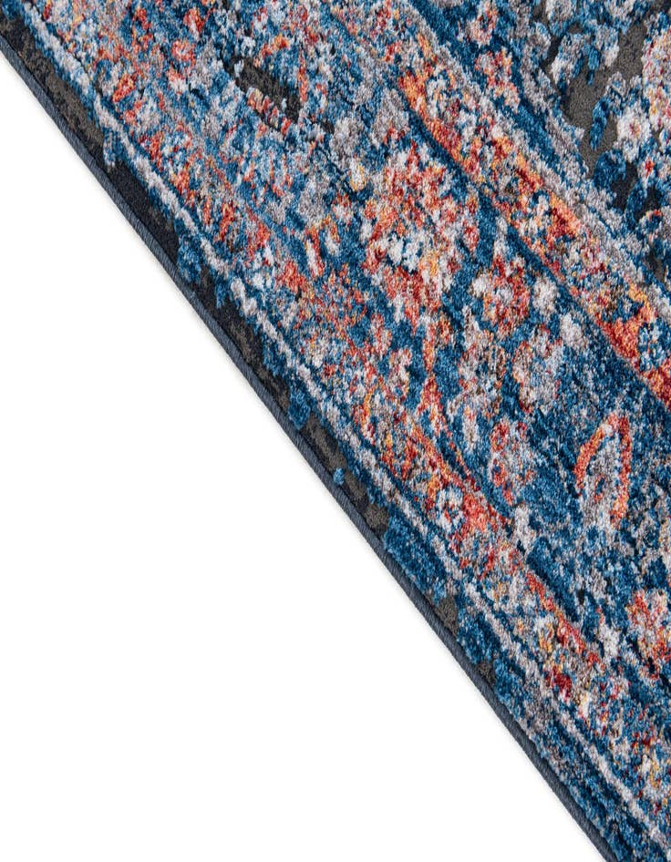 Detail image of 5' x 7' 7 Fleur Rug