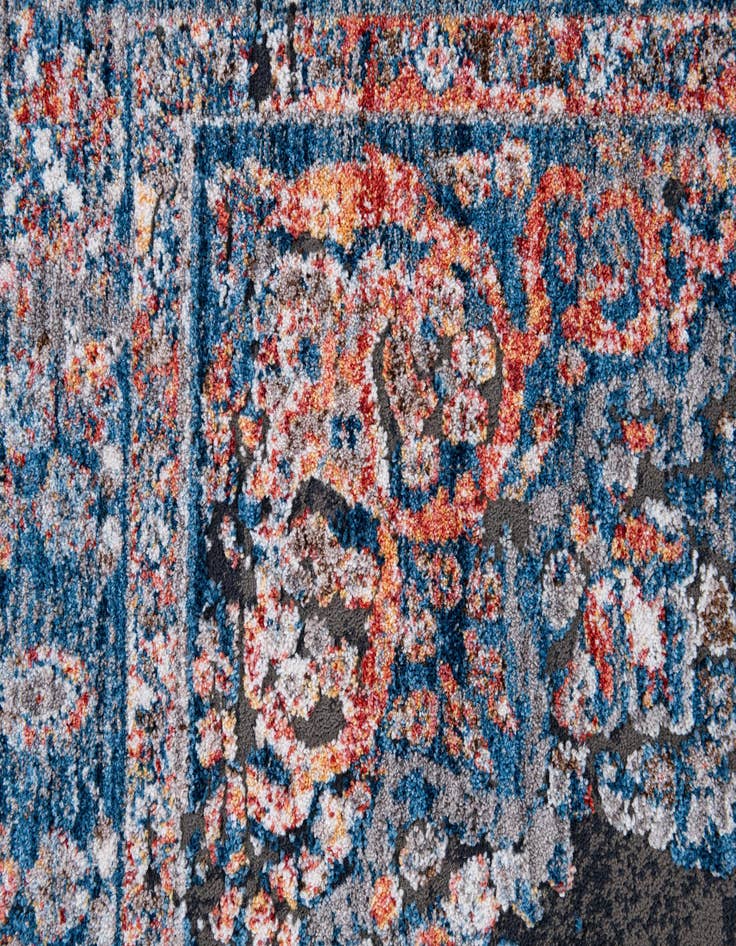 Detail image of 5' x 7' 7 Fleur Rug