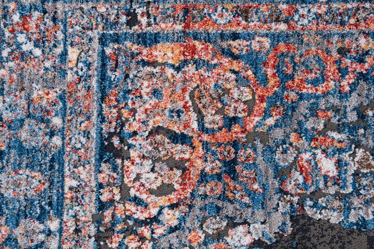 Detail image of 5' x 7' 7 Fleur Rug