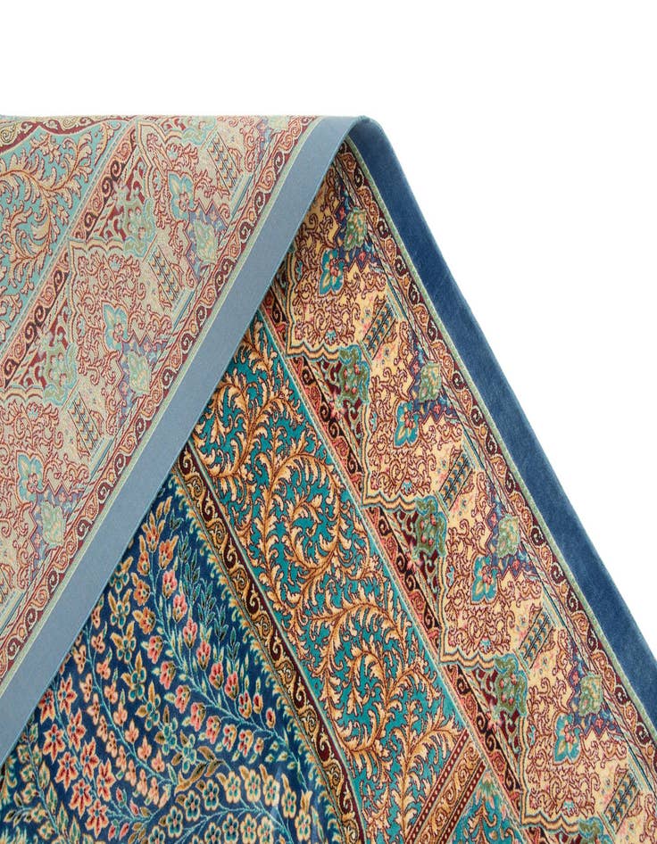 Detail image of 4' 4 x 6' 4 Ghom Design Rug