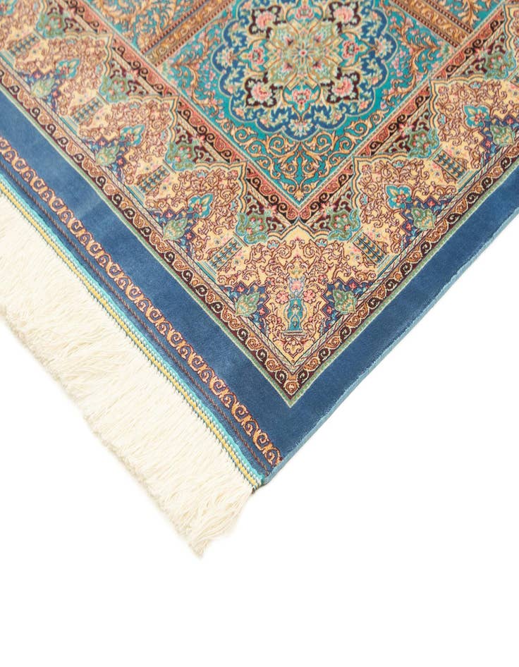 Detail image of 4' 4 x 6' 4 Ghom Design Rug